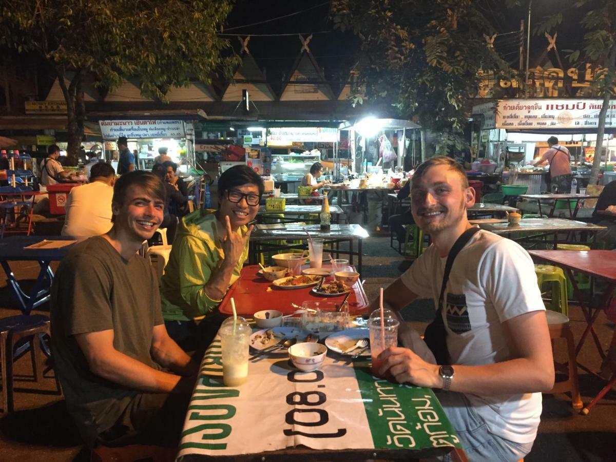 A Dude Mini Hostel (Adults Only) Chiang Mai Bagian luar foto