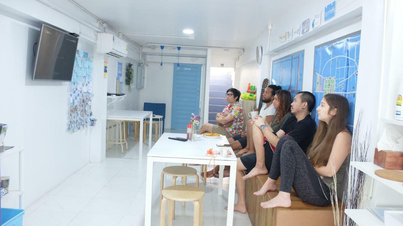 A Dude Mini Hostel (Adults Only) Chiang Mai Bagian luar foto