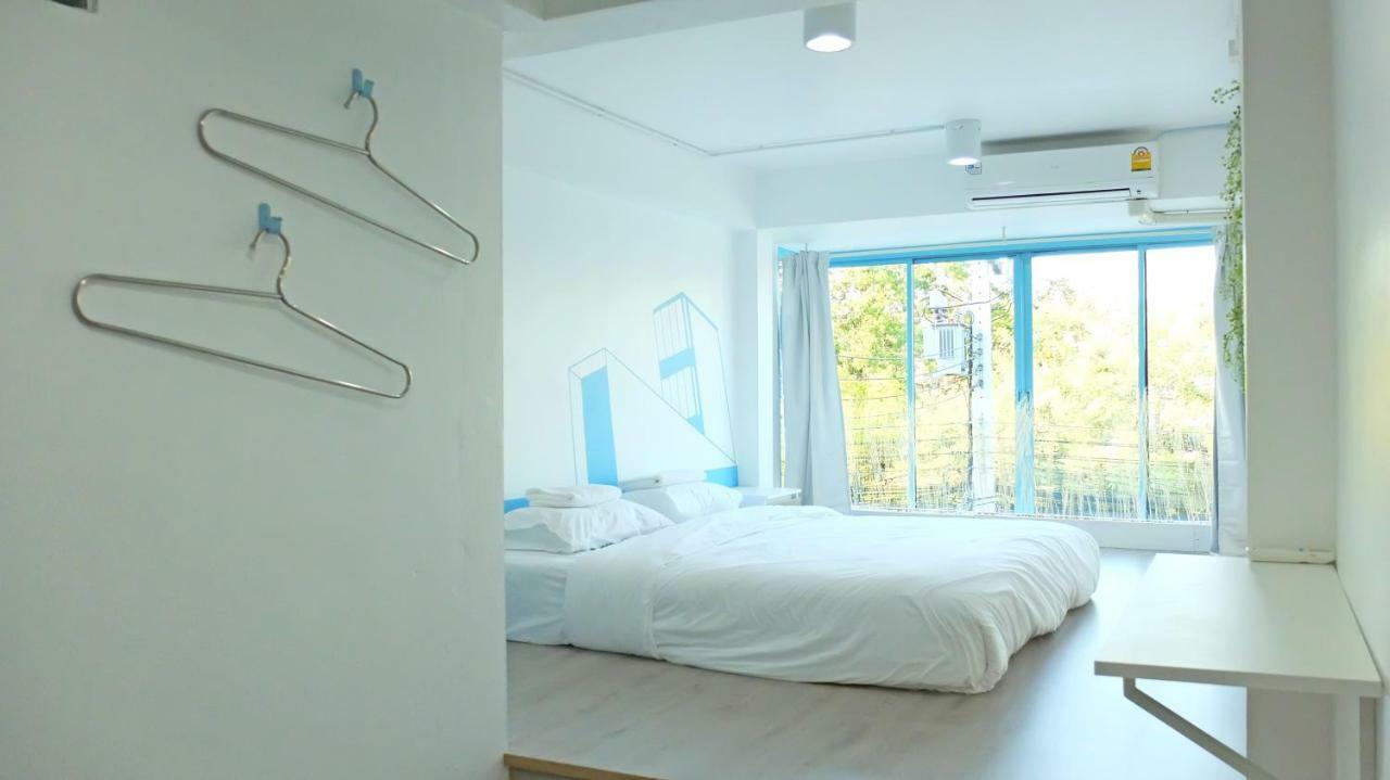 A Dude Mini Hostel (Adults Only) Chiang Mai Bagian luar foto