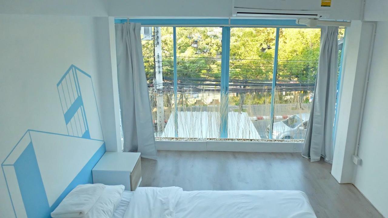 A Dude Mini Hostel (Adults Only) Chiang Mai Bagian luar foto