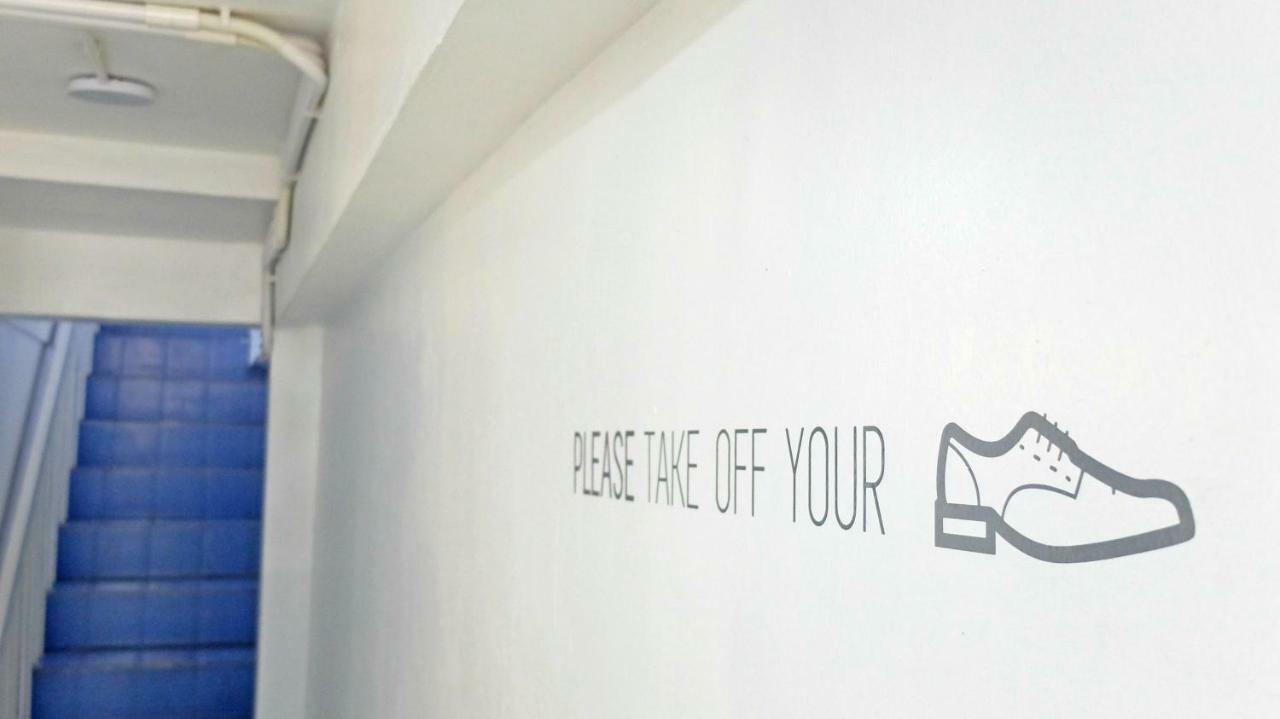 A Dude Mini Hostel (Adults Only) Chiang Mai Bagian luar foto