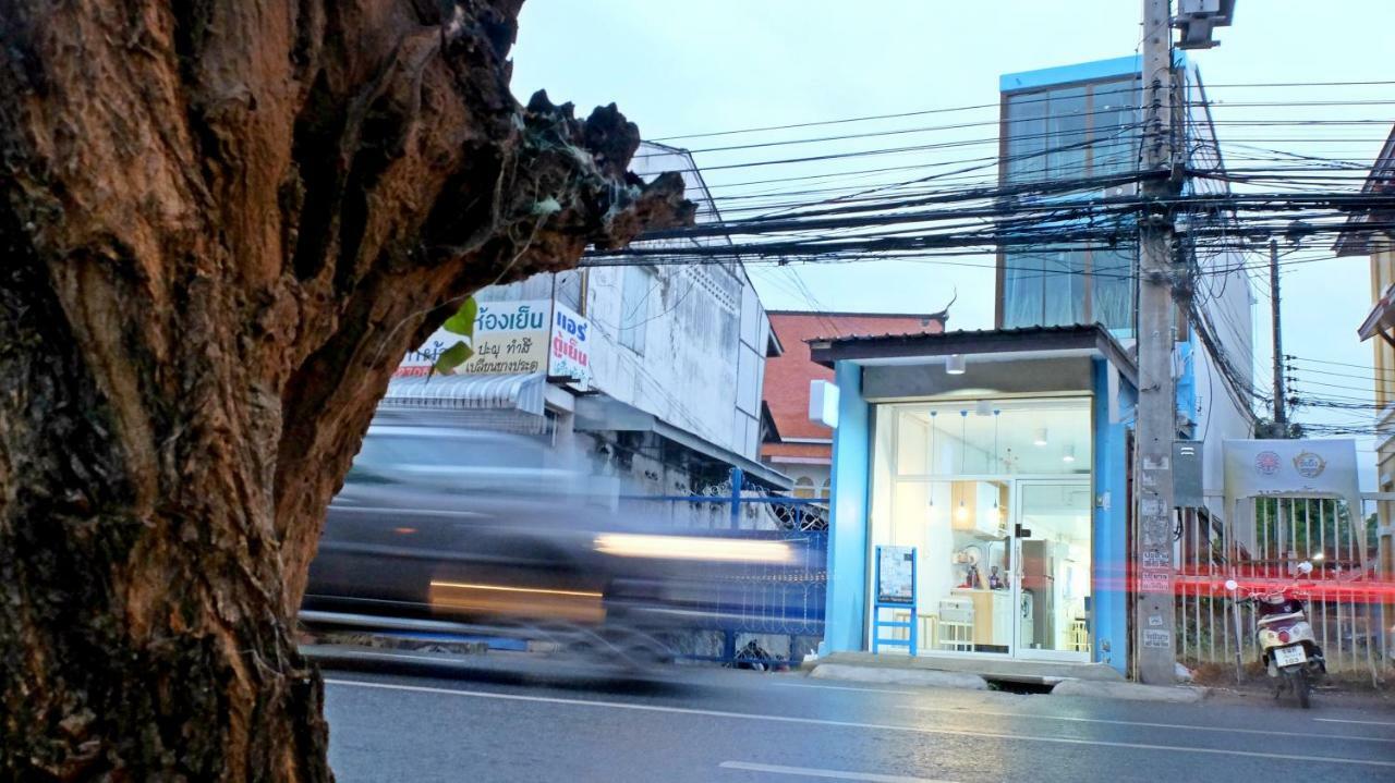 A Dude Mini Hostel (Adults Only) Chiang Mai Bagian luar foto