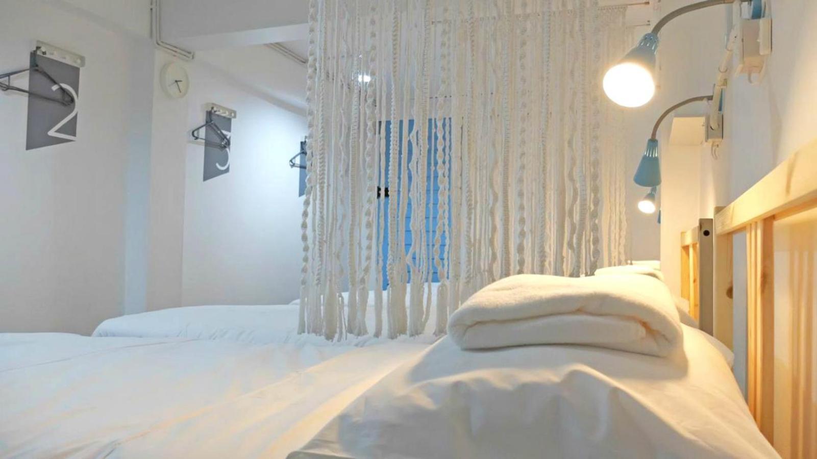 A Dude Mini Hostel (Adults Only) Chiang Mai Bagian luar foto