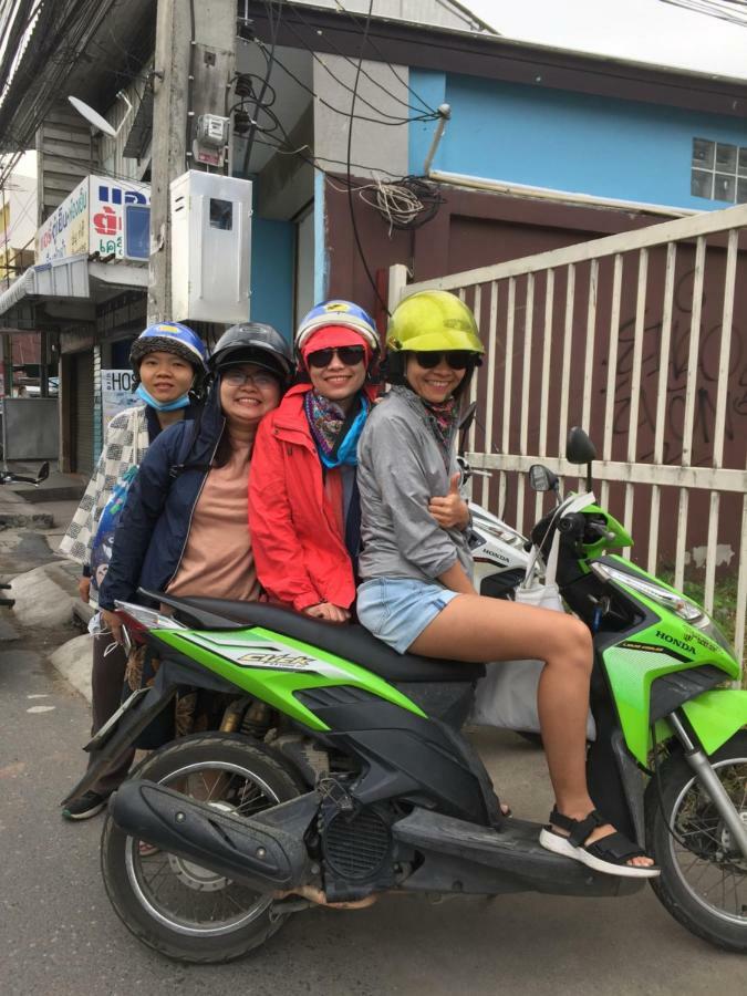 A Dude Mini Hostel (Adults Only) Chiang Mai Bagian luar foto